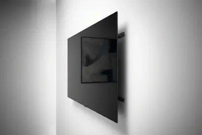 Téléviseur suspendu au mur sans fil apparent