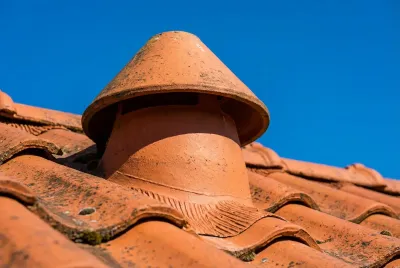 Miniature montrant une tuile à douille pour évacuation VMC.